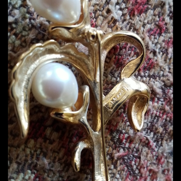 MONET Pearl Rhinestone Flower Brooch - Picture 10 of 16